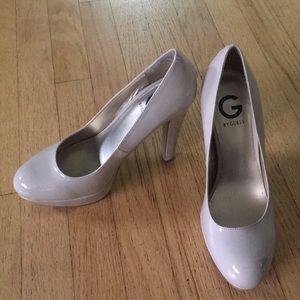Nude Guess platform pumps